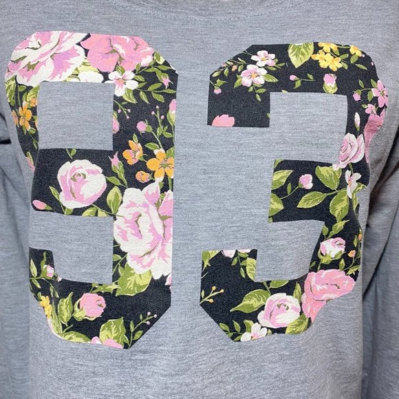 Chin Up Apparel High Low Printed Floral 93 Sweater Size XL Gray - Picture 3 of 5